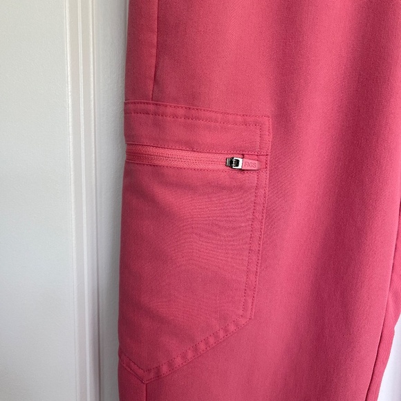 SOLD FIGS Zamora Jogger Scrub Pants Pink size Women's XS - Picture 3 of 10